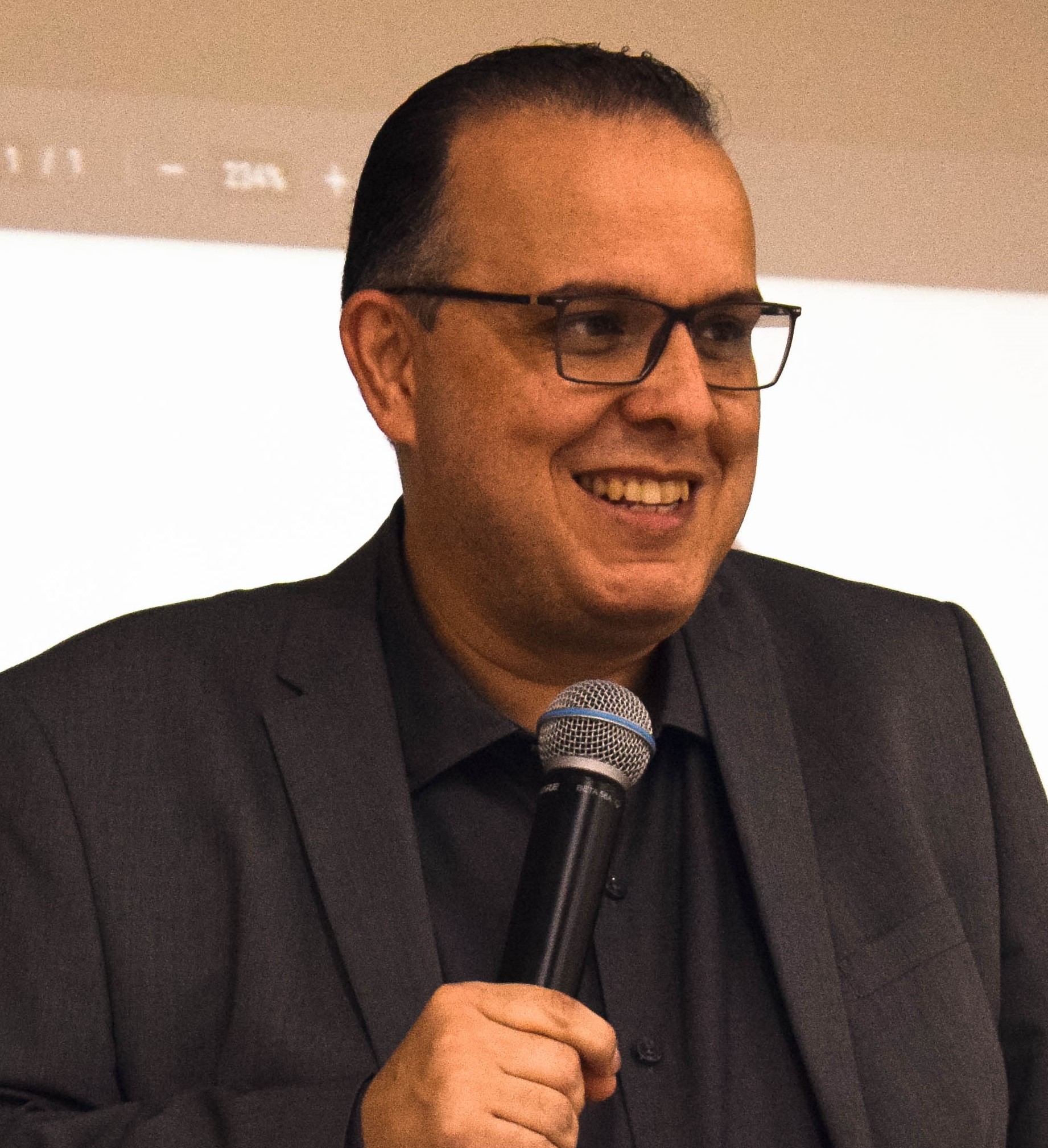 Prof. Dr. Cláudio Farias